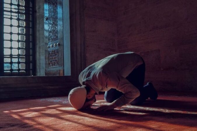 Bacaan Lengkap Niat dan Doa Sholat Witir, Arti, Beserta Tata Caranya